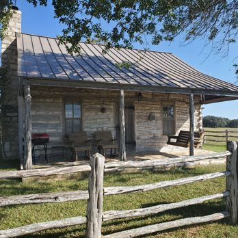 Gastehaus Schmidt Reservation Service - Back of the cabin - Bed & Breakfast Near Me - Fredericksburg, Texas