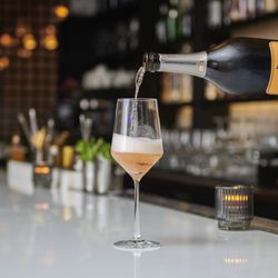 Nerai - Rosé Champagne Pour
