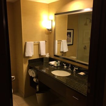 Hilton Minneapolis/Bloomington - Bathroom - Hotels Near Me - Bloomington, Minnesota Hilton Minneapolis/Bloomington - Bathroom - Hotels Near Me - Bloomington, Minnesota
