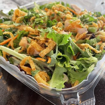 Station 24 - Wonton Grilled Chicken Salad - American Near Me - Flat Rock, Michigan