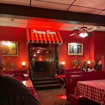Villa Capri - Inside the restaurant - Italian Near Me - Marquette, Michigan