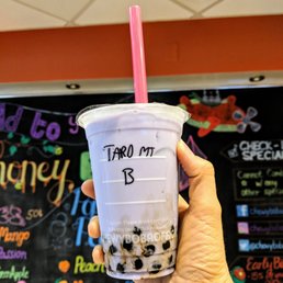 Great Taro milk tea here with boba. They also have frozen yogurt and macarons.