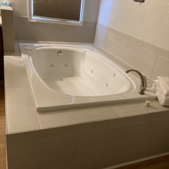 Hilltop Inn Broomfield Denver - Fun jetted tub - Bed & Breakfast Near Me - Broomfield, Colorado Hilltop Inn Broomfield Denver - Fun jetted tub - Bed & Breakfast Near Me - Broomfield, Colorado