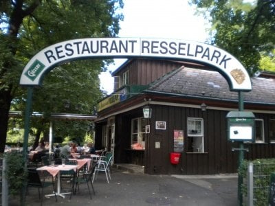 Café-Restaurant Resselpark by null