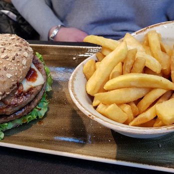 Peter Pane - Lagerfeuer Burger mit Pommes - Burgers Near Me - Leipzig, SN
