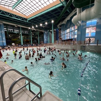 Great Wolf Lodge - One life guard for cannot repose quick enough if the pool has this many people. - Water Parks Near Me - Gurnee, Illinois Great Wolf Lodge - One life guard for cannot repose quick enough if the pool has this many people. - Water Parks Near Me - Gurnee, Illinois