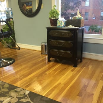 The Threading Spa - Lovely waiting area with a view of the chair - Threading Services Near Me - Braintree, Massachusetts