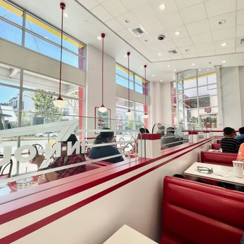 In-N-Out Burger - inside - Burgers Near Me - Glendale, California In-N-Out Burger - inside - Burgers Near Me - Glendale, California