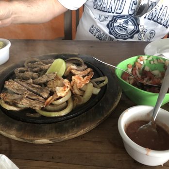 Ernesto's - Beef and shrimp fajitas - Mexican Near Me - Cozumel, ROO