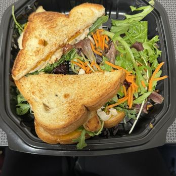 City Silo Table + Pantry - Hot chick sandwich - Juice Bars & Smoothies Near Me - Memphis, Tennessee
