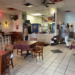 Ali's Mediterranean Cuisine - Front room