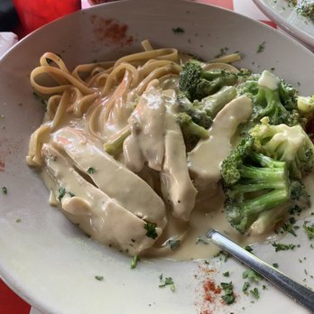 Pasta Jay's - Broccoli, chicken, and Alfredo Sauce pasta - Italian Near Me - Moab, Utah