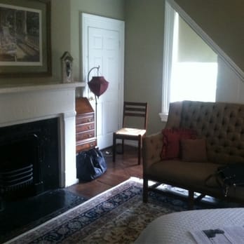 The Dinsmore House - Veranda Room - Bed & Breakfast Near Me - Charlottesville, Virginia The Dinsmore House - Veranda Room - Bed & Breakfast Near Me - Charlottesville, Virginia