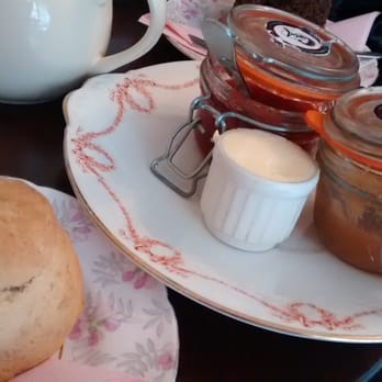 Casa Angelina - Cinnamon scone & dairyfree spread and jams - Patisserie/Cake Shop Near Me - Edinburgh, EDH