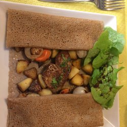 Le Royalty - Galette "Terre et Mer". 10,90€. Très très bonne galette, le service fût long mais l'attente en valait la peine. De bons produits, un délice!