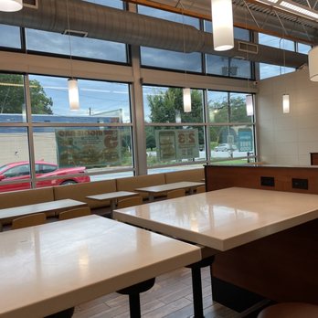 Wendy's - Inside - Fast Food Near Me - Morrow, Georgia