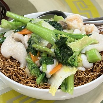 Kevin's Kitchen - Seafood over crispy noodles - Hong Kong Style Cafe Near Me - Honolulu, Hawaii