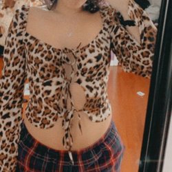 Hazel Boutique - Ordered a size Medium, DOES NOT look like how it was modeled.