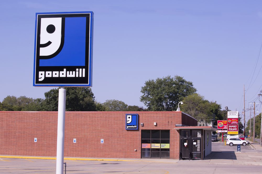 GOODWILL STORE Updated June 2024 2405 Mt Vernon Rd SE, Cedar Rapids