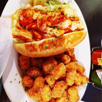 Fontaine's Oyster House - Lobster Roll - Seafood Near Me - Atlanta, Georgia Fontaine's Oyster House - Lobster Roll - Seafood Near Me - Atlanta, Georgia