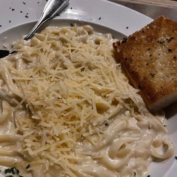 Finn's Fish House - Fabulous Fettuccine Alfredo w/Garlic toast - Seafood Near Me - Seaside, Oregon