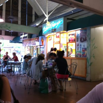 Island Breeze - people sitting at tables in a restaurant - Desserts Near Me - Honolulu, Hawaii Island Breeze - people sitting at tables in a restaurant - Desserts Near Me - Honolulu, Hawaii