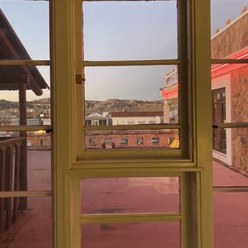 El Rancho Hotel - Great vintage view from my bed, loved watching the trains go by - Hotels Near Me - Gallup, New Mexico El Rancho Hotel - Great vintage view from my bed, loved watching the trains go by - Hotels Near Me - Gallup, New Mexico