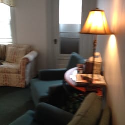 Young Linda MD - Waiting room