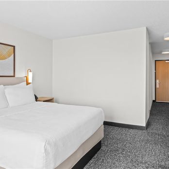Spark by Hilton Traverse City - Guest room - Hotels Near Me - Traverse City, Michigan Spark by Hilton Traverse City - Guest room - Hotels Near Me - Traverse City, Michigan