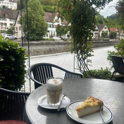 Cafe Kneitinger - The apricot cheesecake and latte americano