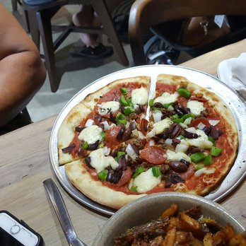 Moku Kitchen - Pepperoni pizza - Cocktail Bars Near Me - Honolulu, Hawaii