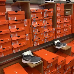 DSW Designer Shoe Warehouse