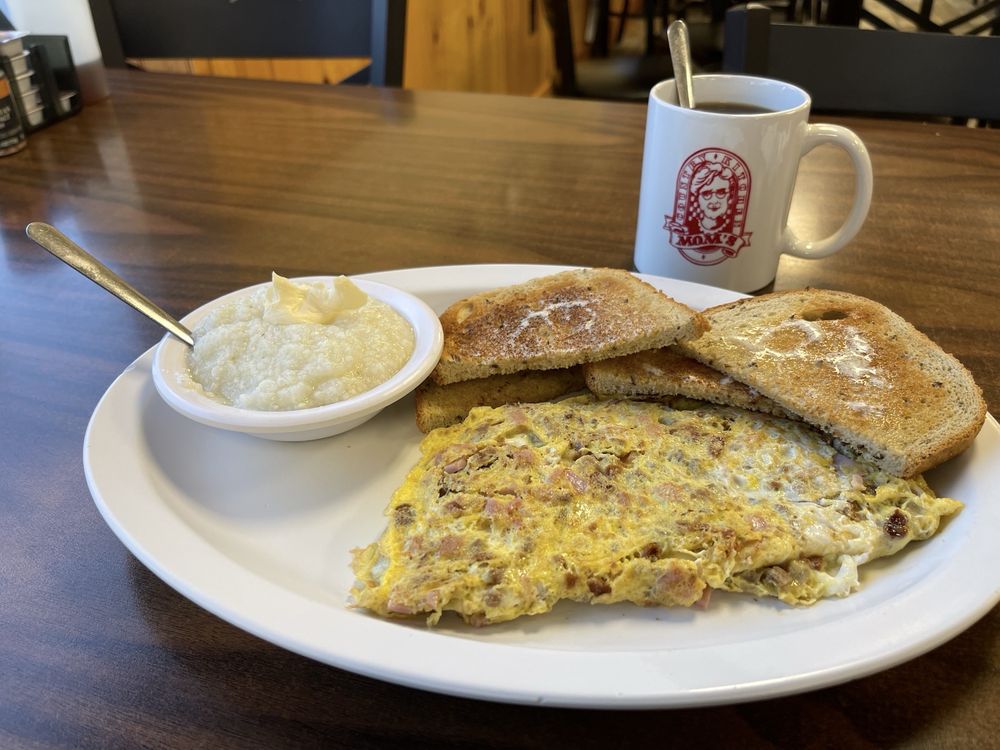 MOM’S COUNTRY KITCHEN - Updated December 2024 - 53 Photos & 84 Reviews ...