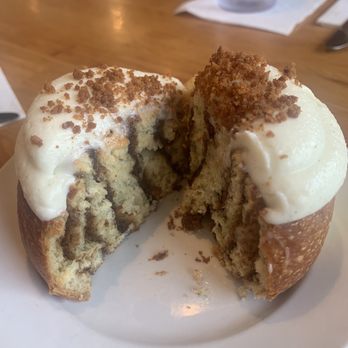 Koko Head Cafe - Cinnamon Roll - Breakfast & Brunch Near Me - Honolulu, Hawaii