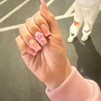 La Na Nail Lounge - Chunky and not what I asked for the flower looks bad too. This is not the natural look I asked for with coffin. They refused to fix it too. - Nail Salons Near Me - Kirkland, Washington