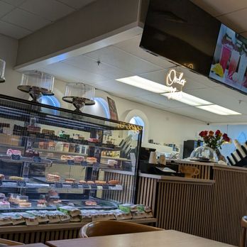 Qamaria Yemeni Coffee - Showcase and front of cashier. - Coffee & Tea Near Me - Dublin, Ohio