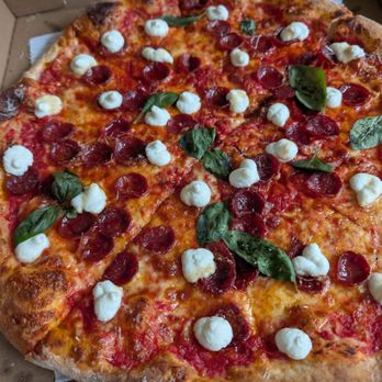 Verona Pizza - Hot and honey pepperoni pizza - Sandwiches Near Me - Maple Glen, Pennsylvania