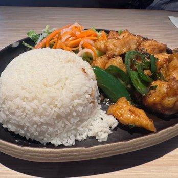 Mama Hong's Vietnamese Kitchen - Burbank - Spicy Garlic Chicken Rice - Vietnamese Near Me - Burbank, California