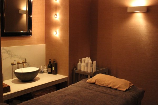 15.5.23 The South Kensington Club has now closed. by null