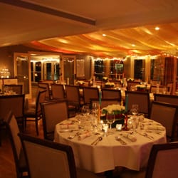 Conanicut Yacht Club - Dining room decorated for a winter event