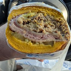 Tainos Bakery And Deli - Omggawddddd! Media Noche