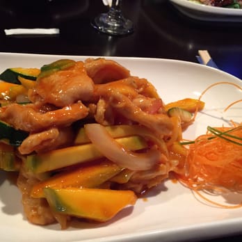 Ye's Asian Bistro - Chicken with Mango - Vietnamese Near Me - Warren, New Jersey Ye's Asian Bistro - Chicken with Mango - Vietnamese Near Me - Warren, New Jersey