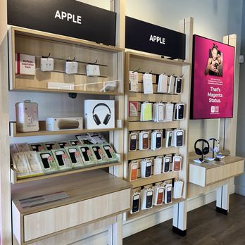 T-Mobile Experience Store - Mobile Phones Near Me - Stockton, California T-Mobile Experience Store - Mobile Phones Near Me - Stockton, California