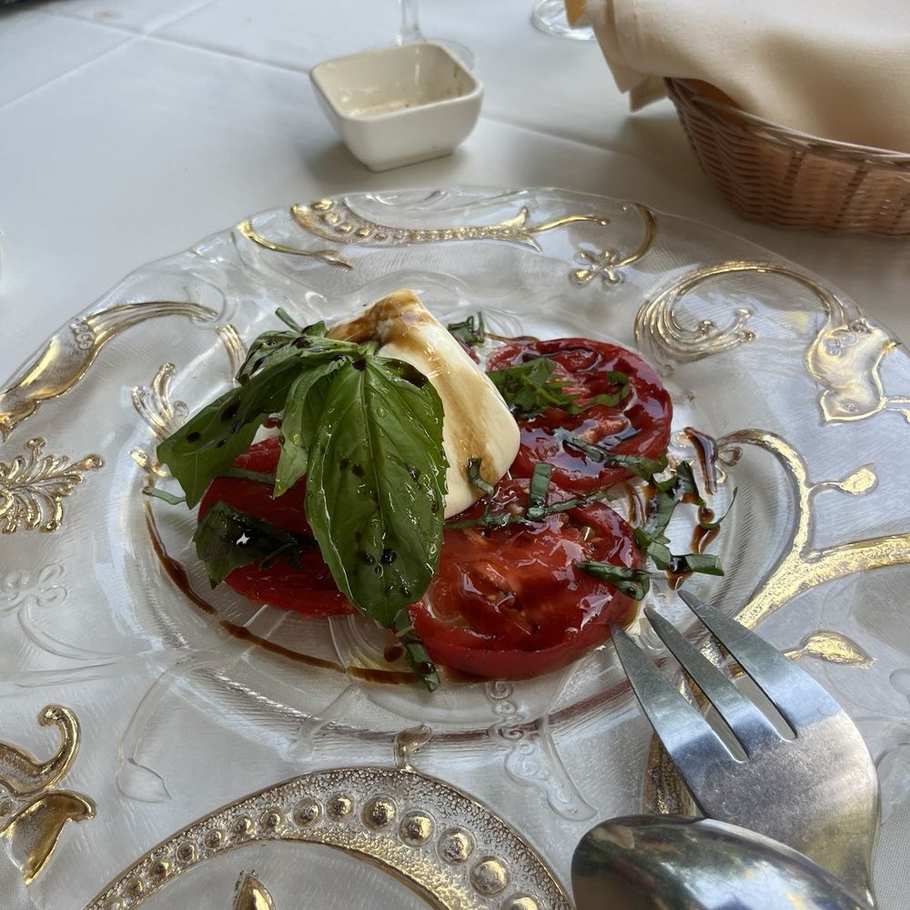 Aragosta - Burrata fresh mozzarella and tomatoes - Modern European Near Me - St. George, Utah Aragosta - Burrata fresh mozzarella and tomatoes - Modern European Near Me - St. George, Utah