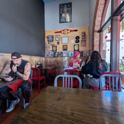 KING’S Breakfast & Burgers