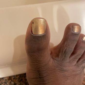 Ascend Nail Lounge - Chipped after 2 weeks - Nail Salons Near Me - Seattle, Washington