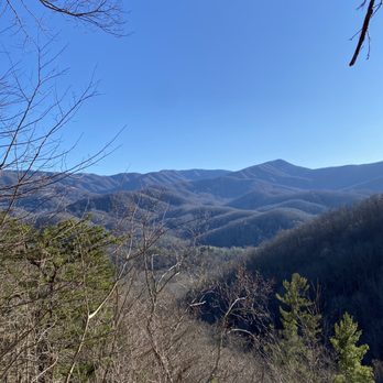 Rainbow Falls - Hiking Near Me - Gatlinburg, Tennessee Rainbow Falls - Hiking Near Me - Gatlinburg, Tennessee