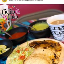 Cielito Lindo - Quesadillas de maíz fritas rellenas de queso y guiso