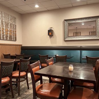 Phil's Pizza II - a dining area with tables and chairs - Pizza Near Me - Massapequa Park, New York