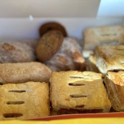 Porto's Bakery & Cafe - Guava strudels n cheese rolls